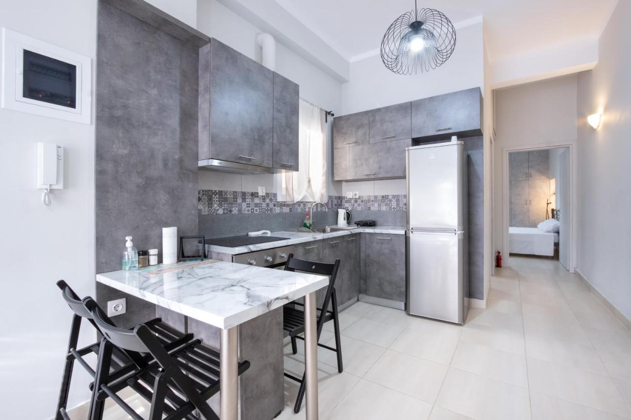 Urban Lifestyle Apartment In Piraeus Exterior photo