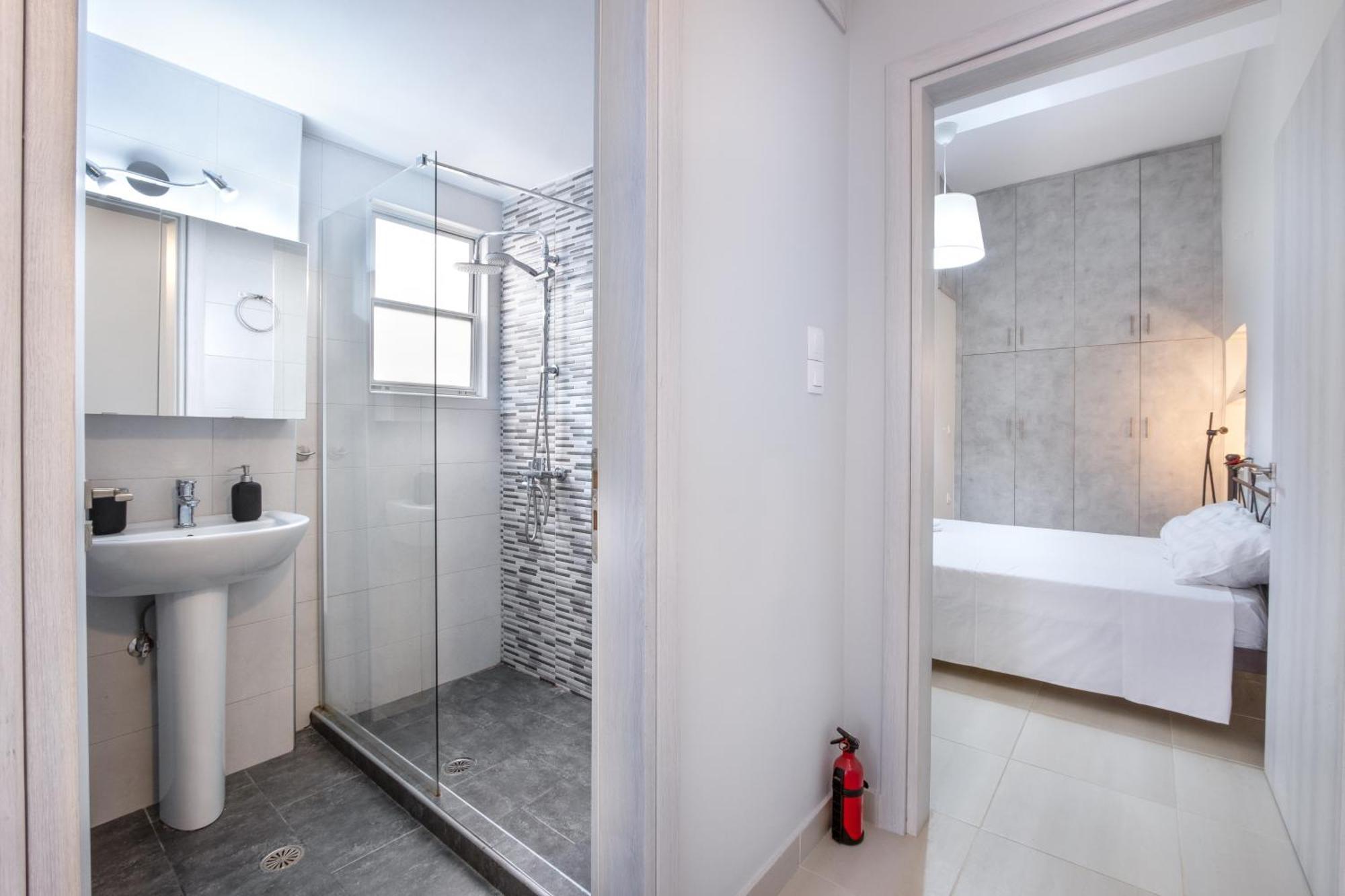 Urban Lifestyle Apartment In Piraeus Exterior photo