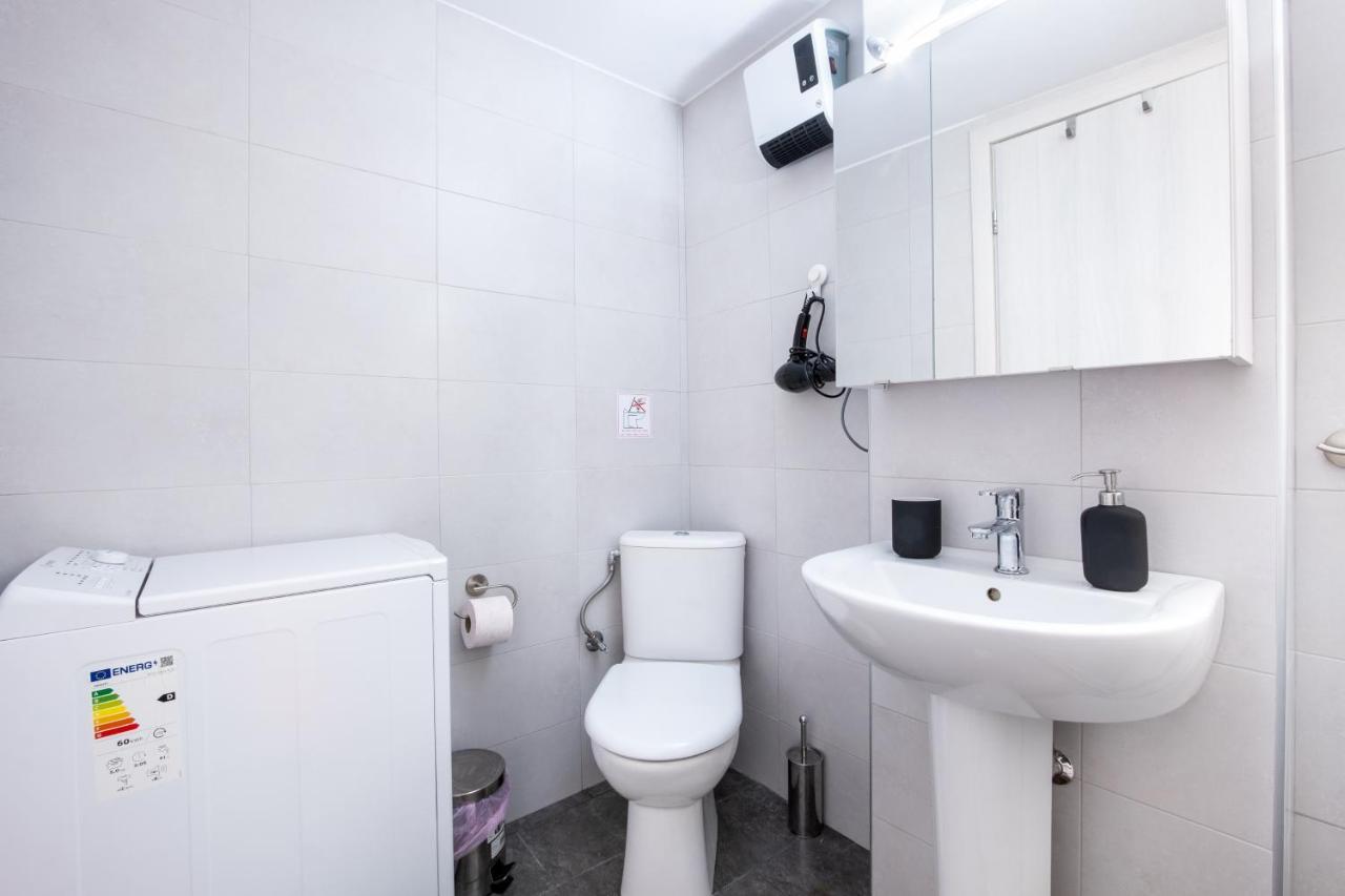 Urban Lifestyle Apartment In Piraeus Exterior photo
